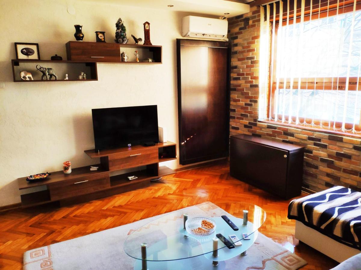 V2 With Love - Vintage Modern And Spacious Beograd Eksteriør billede